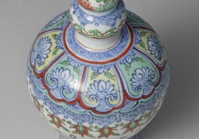 图片[3]-Vase with flowers in wucai colors and underglaze blue, Ming dynasty, Jiajing reign (1522-1566)-China Archive